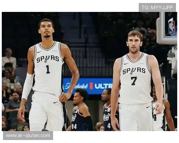 文班亚马缺阵马刺防守效率骤降，福克斯独扛进攻