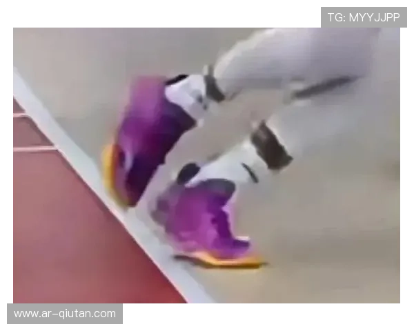 争议判罚改变比赛走向：陈家政三分改两分，绝杀球踩线疑云