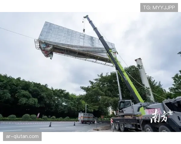 DFL讨论新规,拟进一步规范场边广告牌位置以减少对边线球视野干扰 DFL讨论新规,拟进一步规范场边广告牌位置以减少对边线球视野干扰